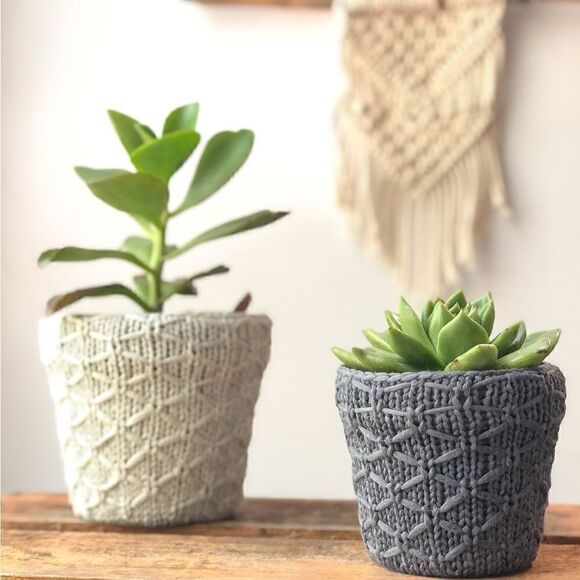 Knitted pot plant cover and pot - Picture 8 of 9
